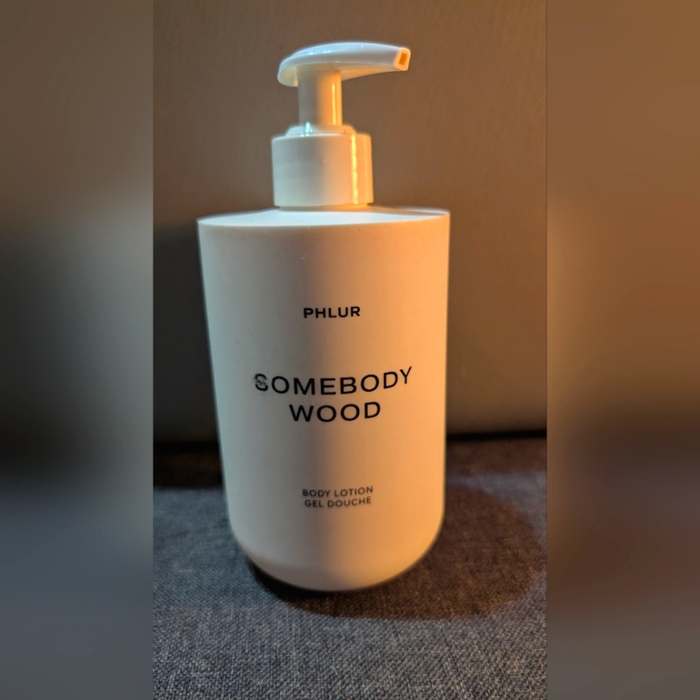 Phlur Somebody Wood Body Lotion